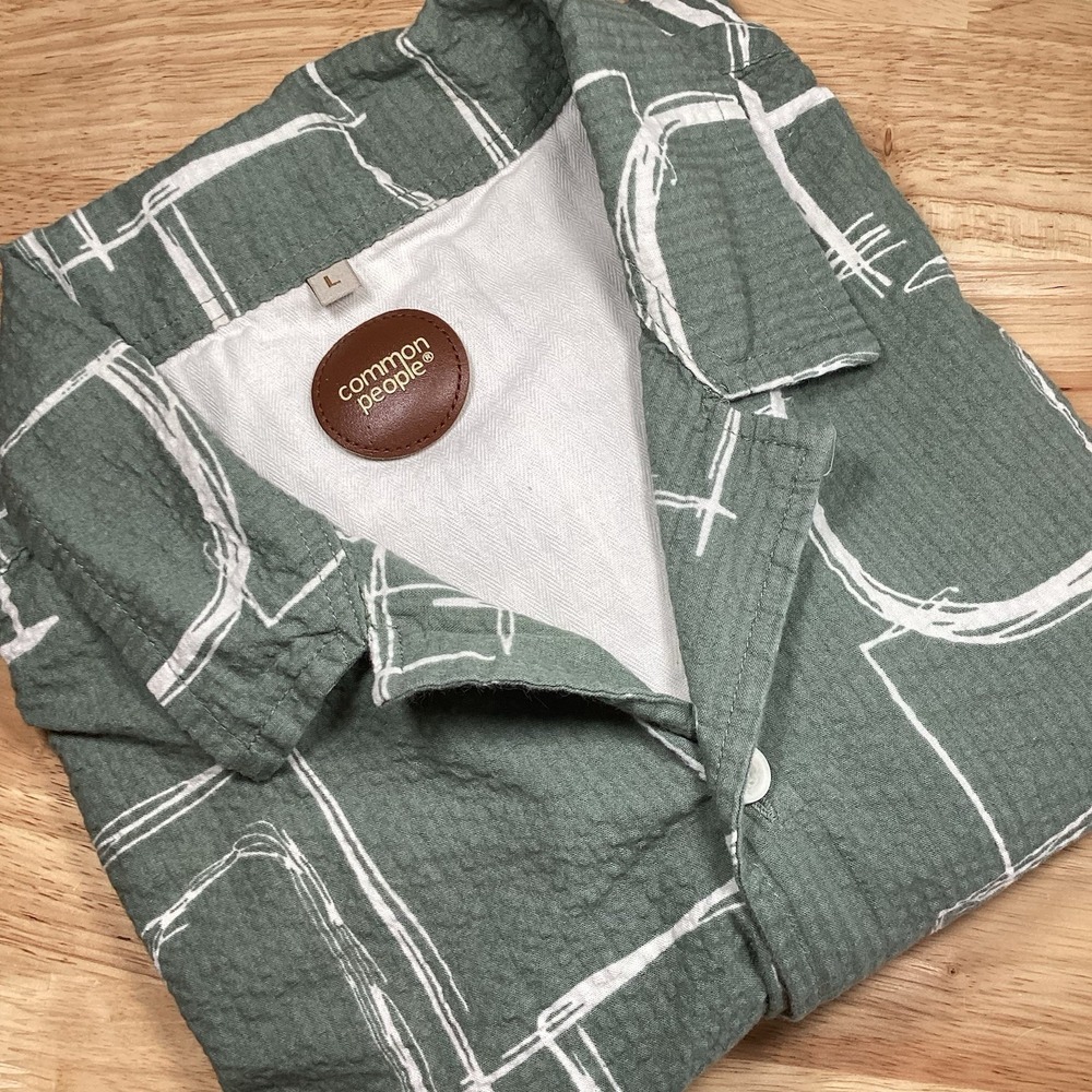 Common People Men's Short Sleeve Button Up Shirt Green White Geometric Print L